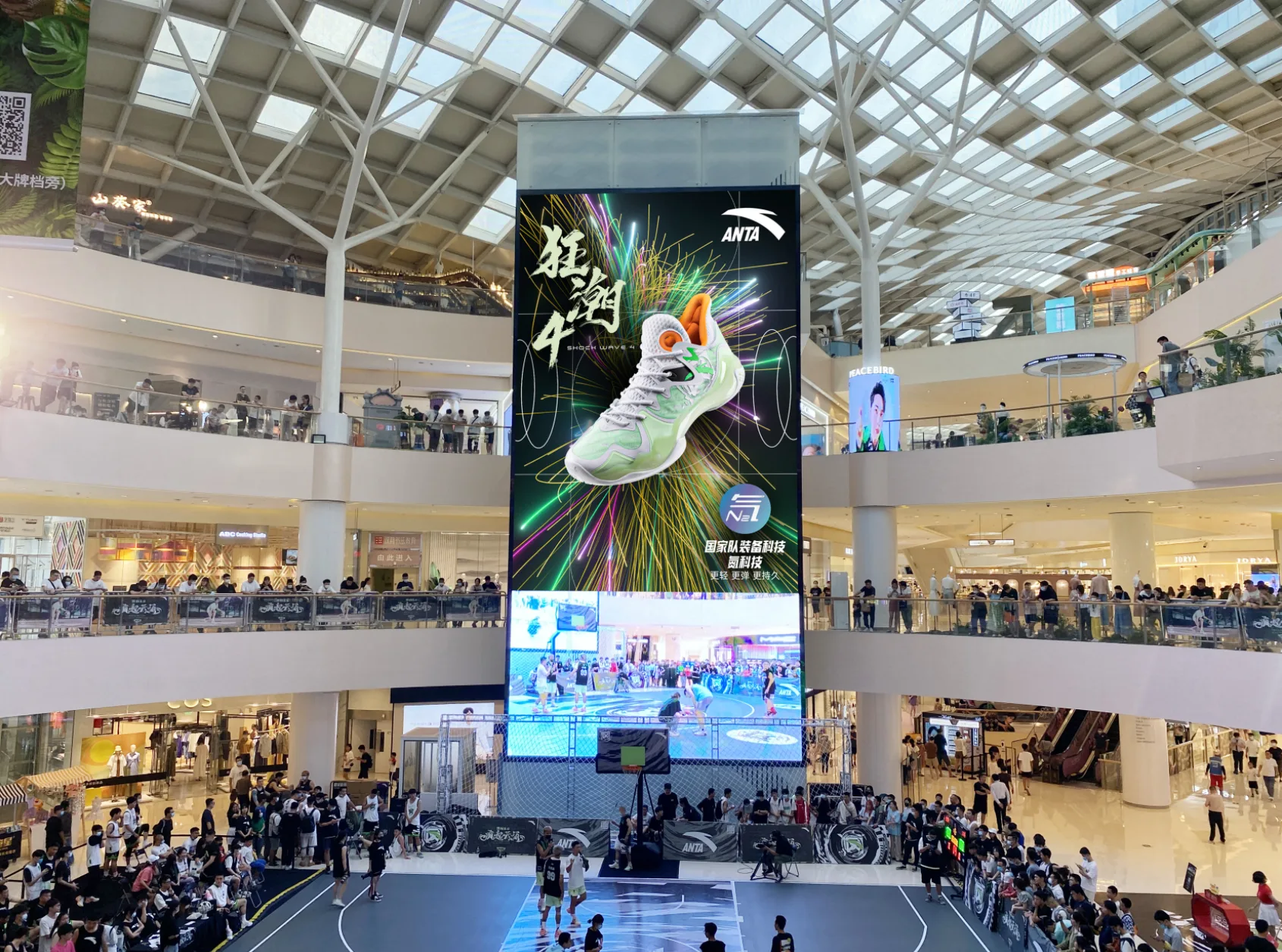 「疯起云涌」新运动系列,科技“直播+品宣”