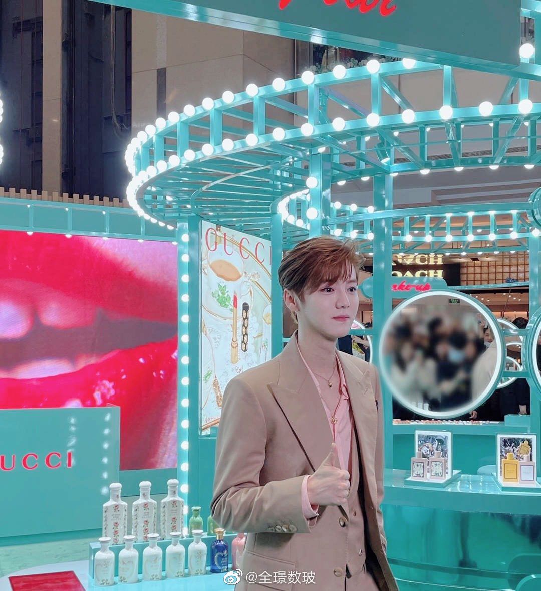 户外头条 | 鹿晗x GUCCI 亮相上海来福士广场